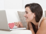 Comment aborder une fille sur internet ? Nos astuces drague en ligne